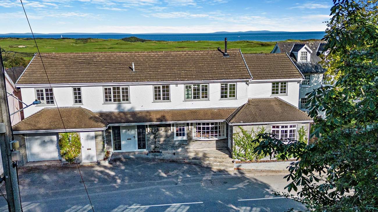 Fabulous Landsker House, nestling in a peaceful corner of the sleepy village of Penally. Take in the  breathtaking views of the Gower peninsula and the gorgeous historic town of Tenby in the distance.