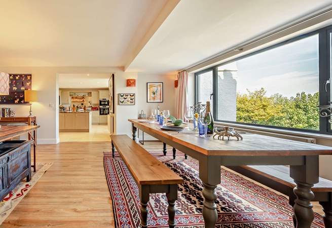 Dining with a view. So much space for everyone. 