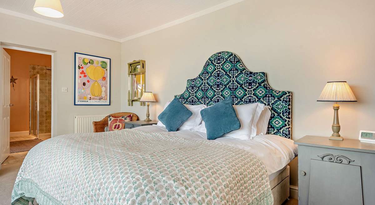 Stylish main en suite bedroom with far reaching sea views. Take breakfast on your private verandah. Bliss. 