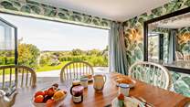 Such a gorgeous spot for breakfast before a beach day. 