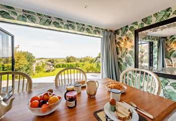 Such a gorgeous spot for breakfast before a beach day. 
