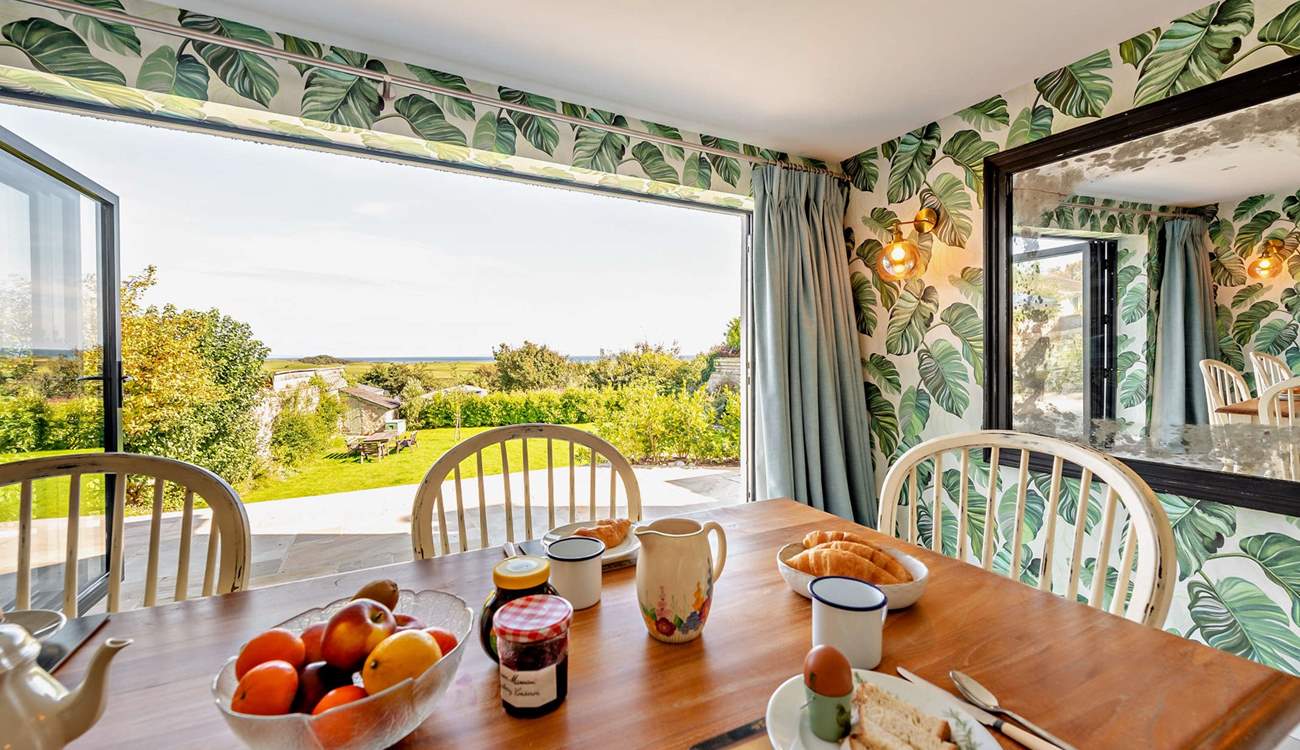 Such a gorgeous spot for breakfast before a beach day. 