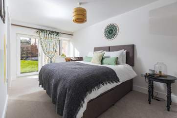 Dreamy bedroom 2 looks out onto the rear garden. This fabulous king-size bed can also transform into 2 single beds, offering super flexibility when it comes to sleeping arrangements.