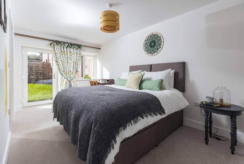Dreamy bedroom 2 looks out onto the rear garden. This fabulous king-size bed can also transform into 2 single beds, offering super flexibility when it comes to sleeping arrangements.
