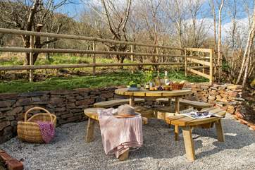 Sunny meals in the garden are a must