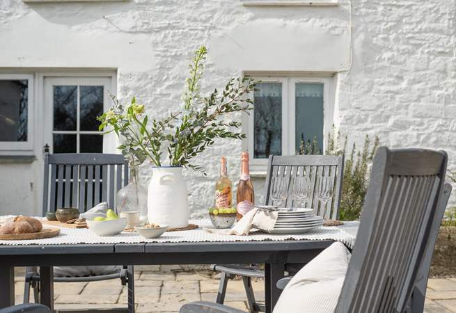 Take your holiday meals on the terrace in the best of the Cornish sunshine.