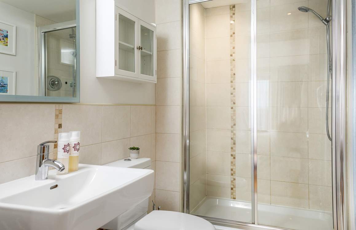 The shower in the en suite, perfect for washing salty toes.