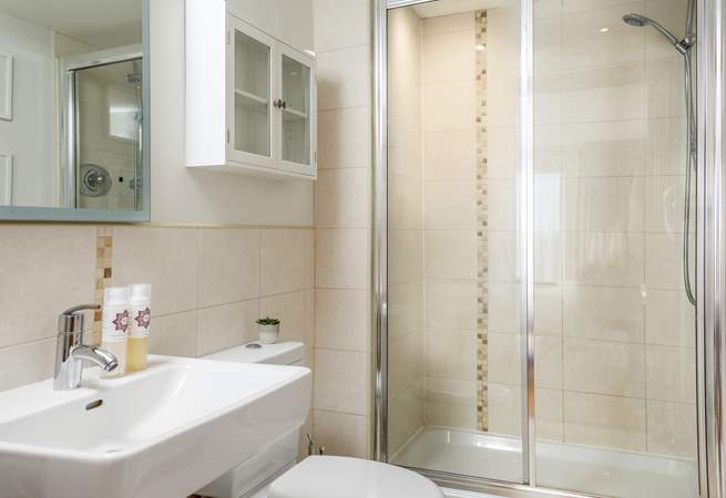The shower in the en suite, perfect for washing salty toes.