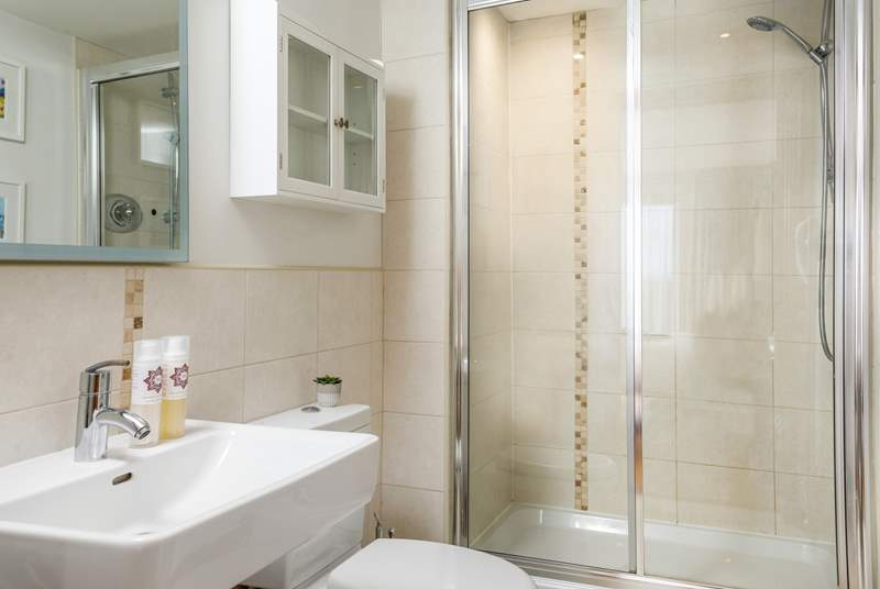 The shower in the en suite, perfect for washing salty toes.