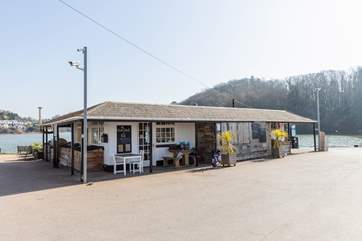 The River Shack sits on the water front opposite Waters Edge, perfect for coffees, cakes, lunch, dinner and of course ice cream!