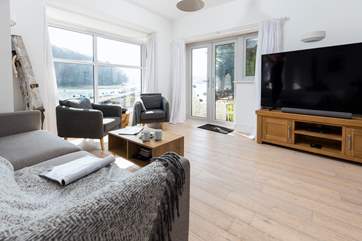 The Smart TV will keep everyone entertained, if you can tear yourselves away from the view!