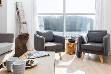 Nautical touches marry seamlessly with contemporary furnishings here.