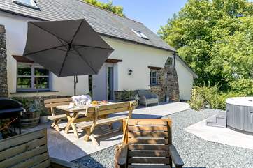 The perfect spot to enjoy a family feast before running off steam in the orchard or star gazing from the hot tub.