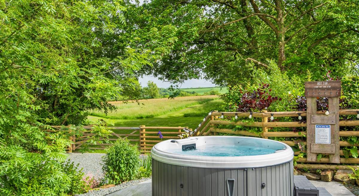 Take a dip in the hot tub surrounded by nature!