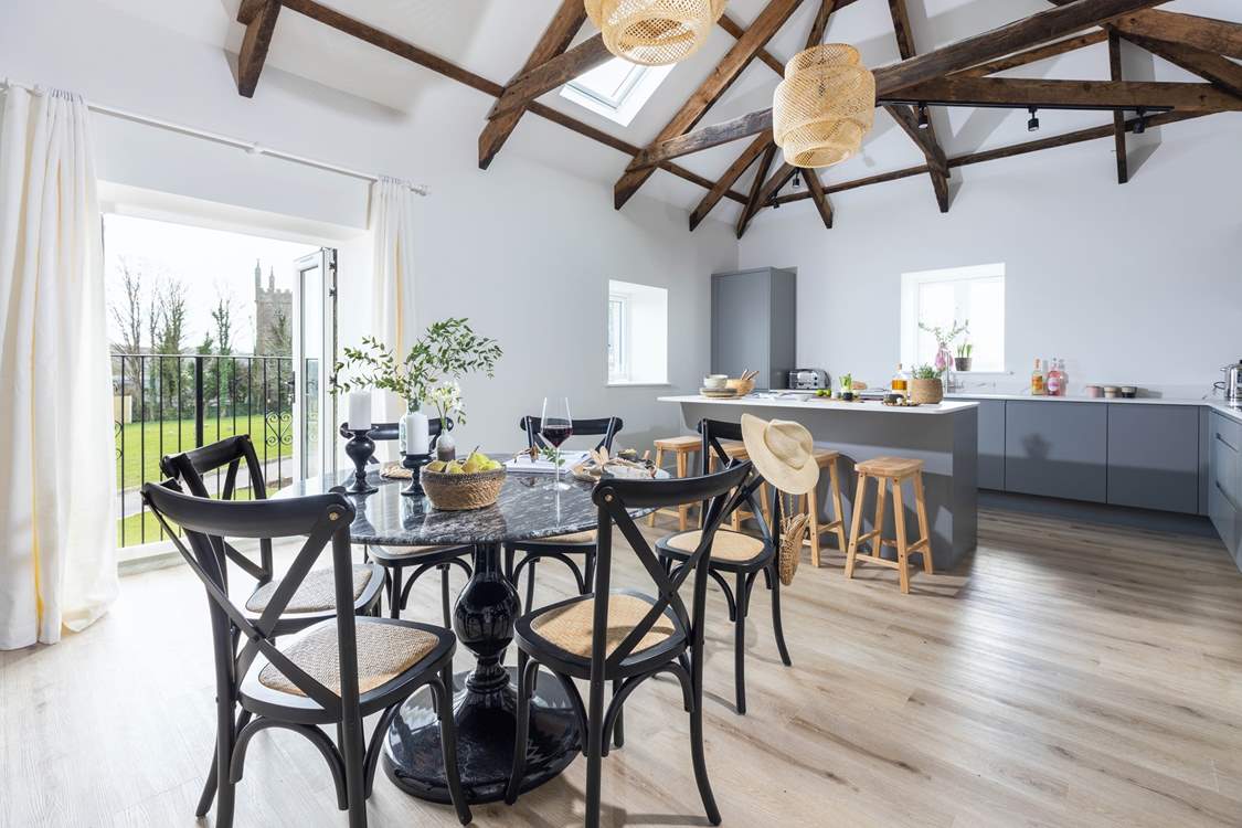 The open and contemporary living space is filled with light.