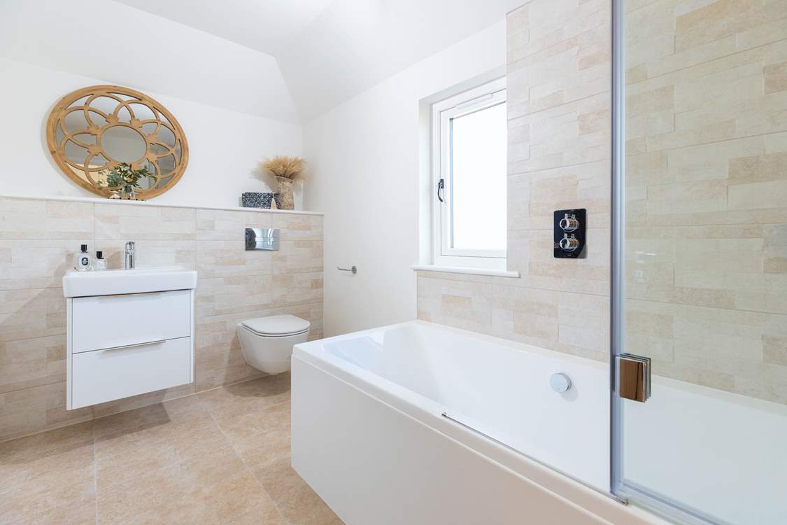The fabulous family bathroom.