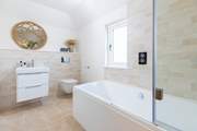 The fabulous family bathroom.