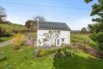 Set in secluded gardens you will want to spend every moment outside. The ponies in the neighbouring field will be delighted to see you!