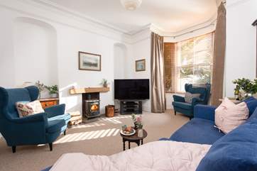 Beautifully furnished, contemporary furnishings marry seamlessly with the gorgeous original features here.