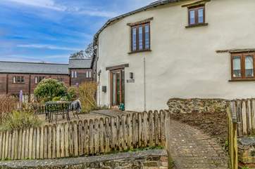 Enjoy al fresco dining in the lovely garden.