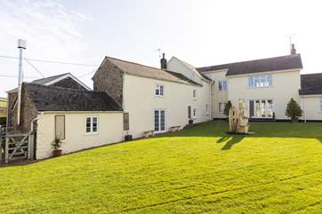 Glendale Cottage is on the left and shares the lovely lawned area with the owners next door. Your privacy is assured but they are on hand if you have any questions.