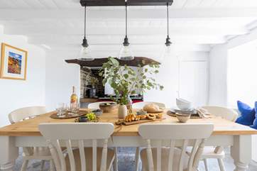 This beautiful cottage has been sympathetically restored to its former glory.