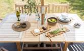 Al fresco dining, the perfect holiday pastime. - Thumbnail Image