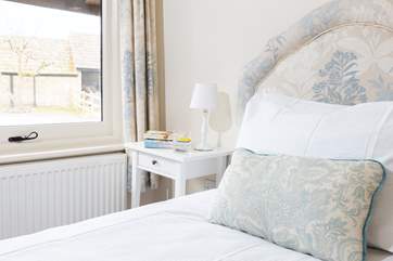 The sweet single bedroom.