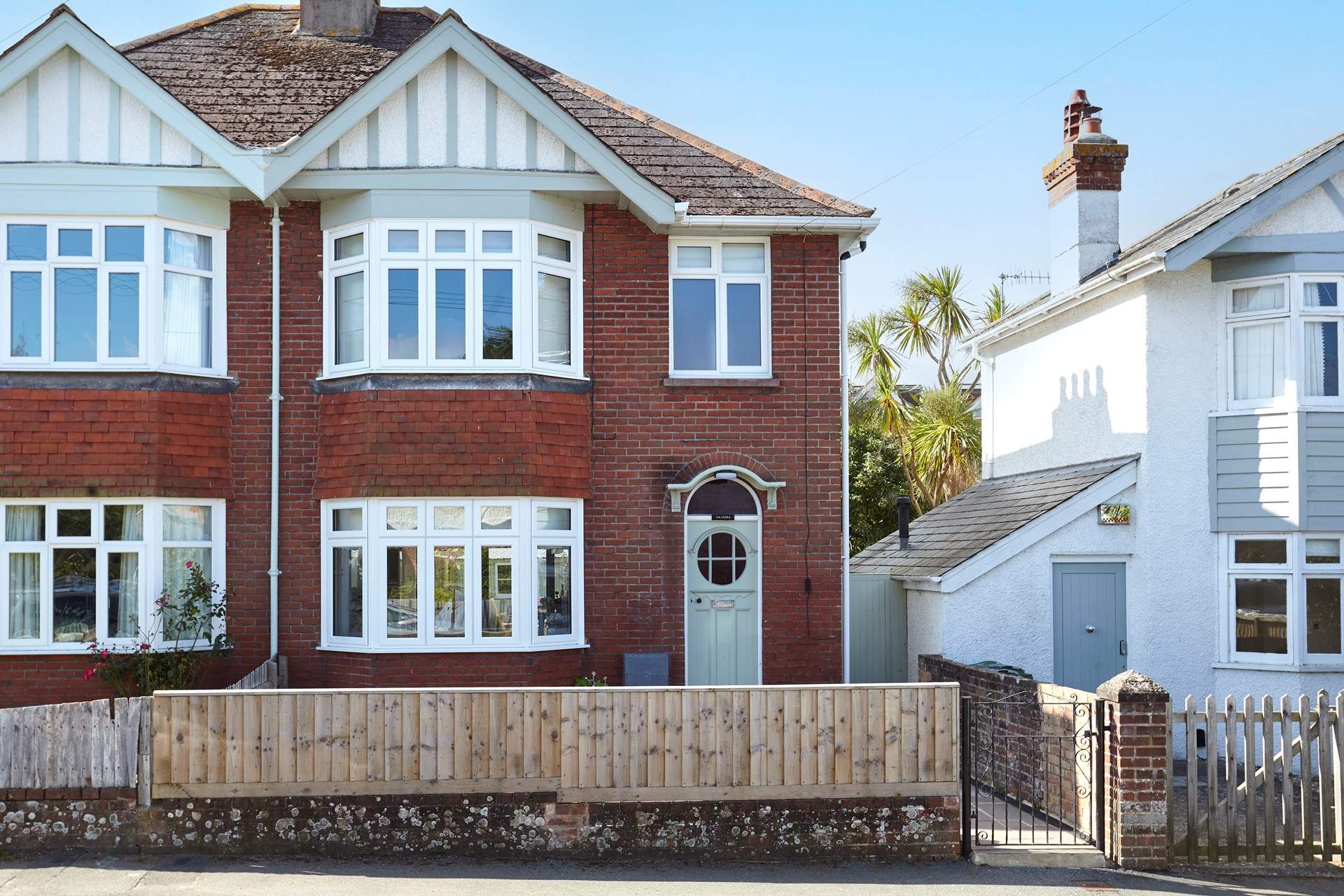 Valdora is a beautiful, traditional semi-detached house perfectly situated in the centre of the charming village of Seaview.