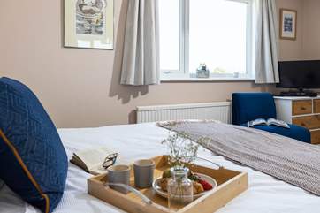 Breakfast in bed, the perfect start to any holiday!