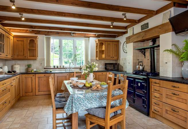 As expected it's a wonderful farmhouse kitchen. 