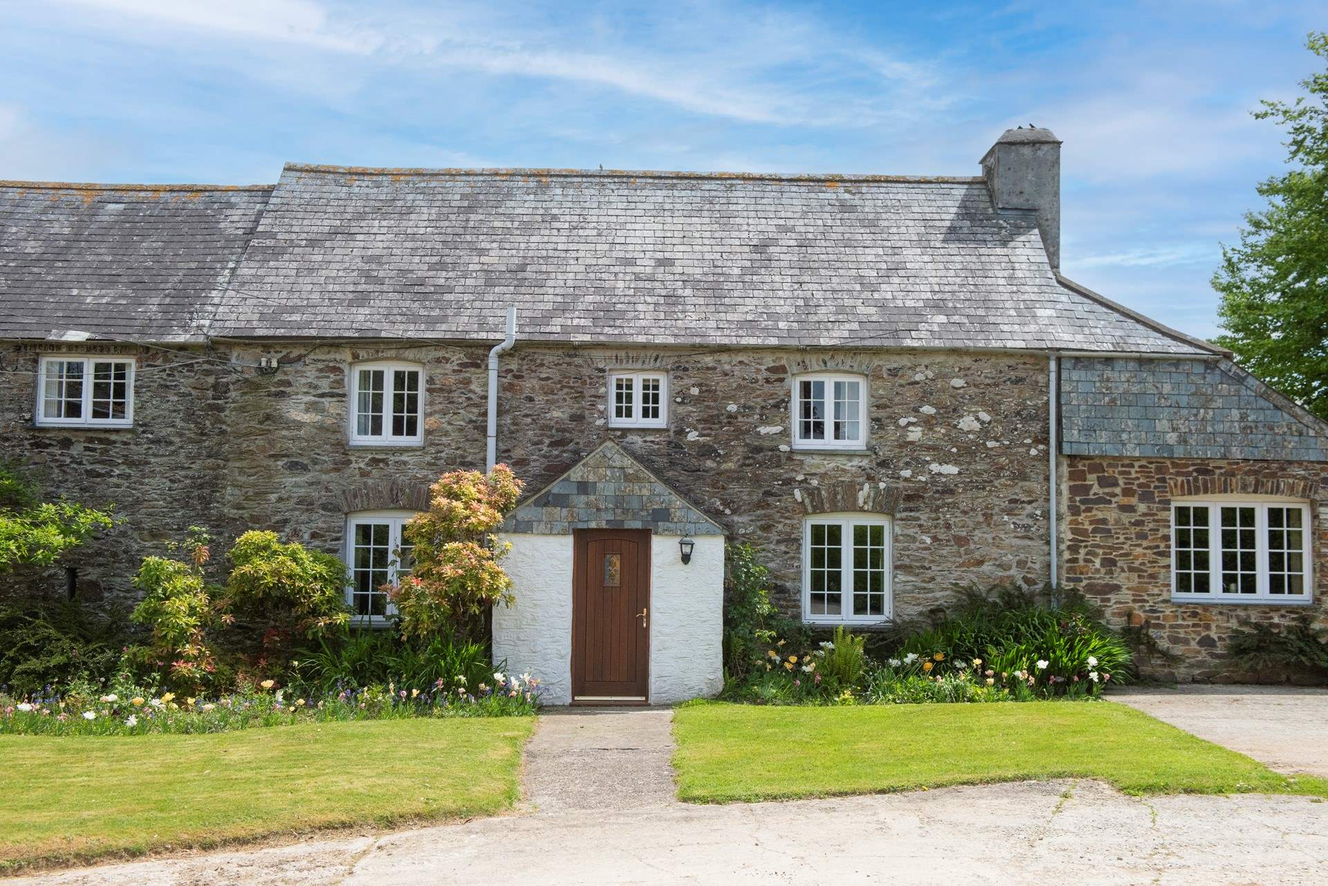 Gather family and friends to enjoy a wonderful escape to Dannett Farmhouse.