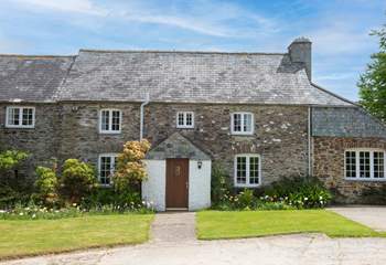 Gather family and friends to enjoy a wonderful escape to Dannett Farmhouse.