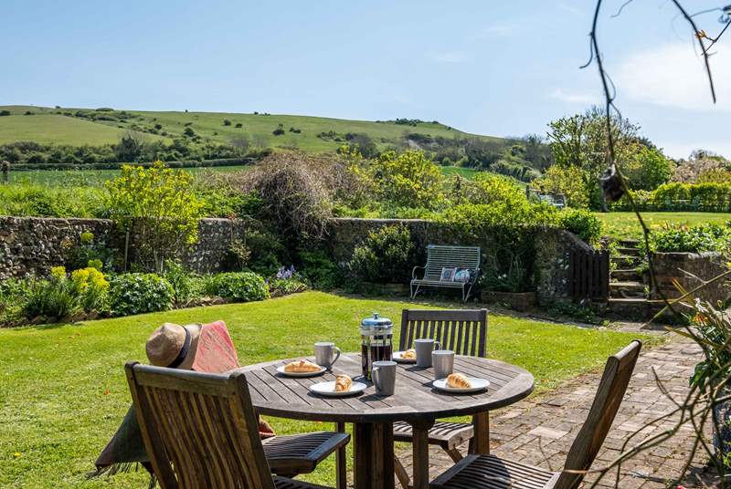 Sit back and relax in the wonderful garden with stunning views.