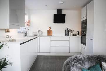 The modern kitchen is excellently equipped.