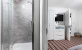 ... with en suite shower-room. - Thumbnail Image