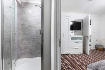 ... with en suite shower-room.