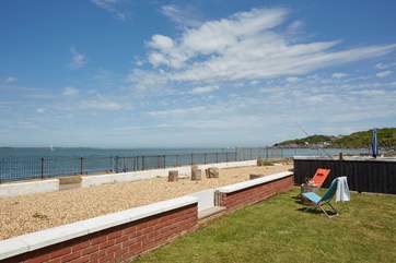 You are situated directly on the sea front.