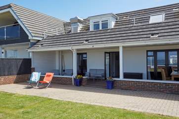 Enjoy spending time with family or friends in this lovely ground floor apartment.