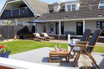 With seating in the garden and under the veranda, dine al fresco in sun or shade.