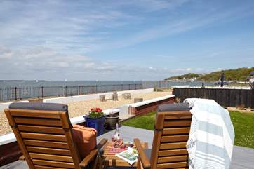 You are situated directly on the sea front.