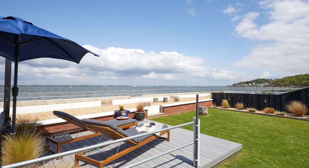 Perfectly placed right on the sea front by a charming little beach - your refreshing morning dip awaits! 