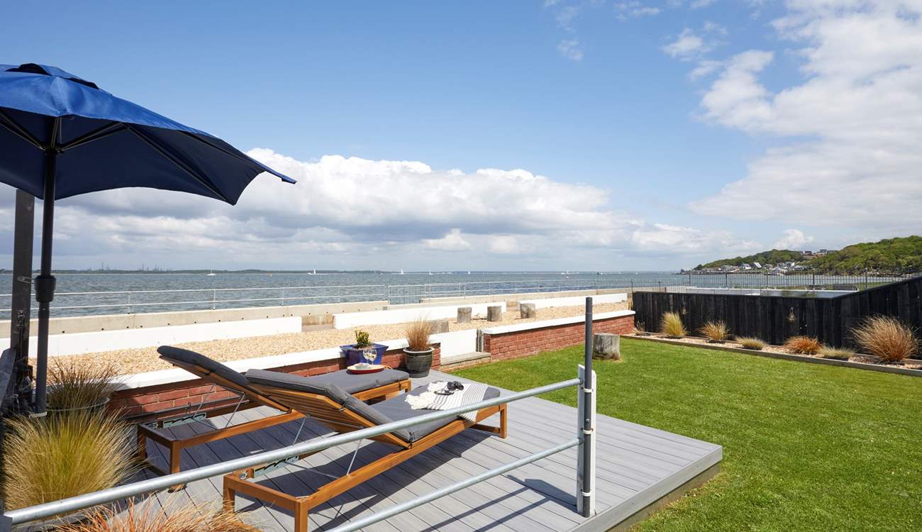 Perfectly placed right on the sea front by a charming little beach - your refreshing morning dip awaits! 