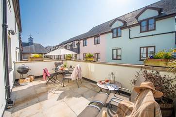 The balcony has plenty of space for relaxing in the Cornish sun and al fresco dining.