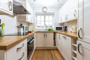 The lovely kitchen has everything you need.