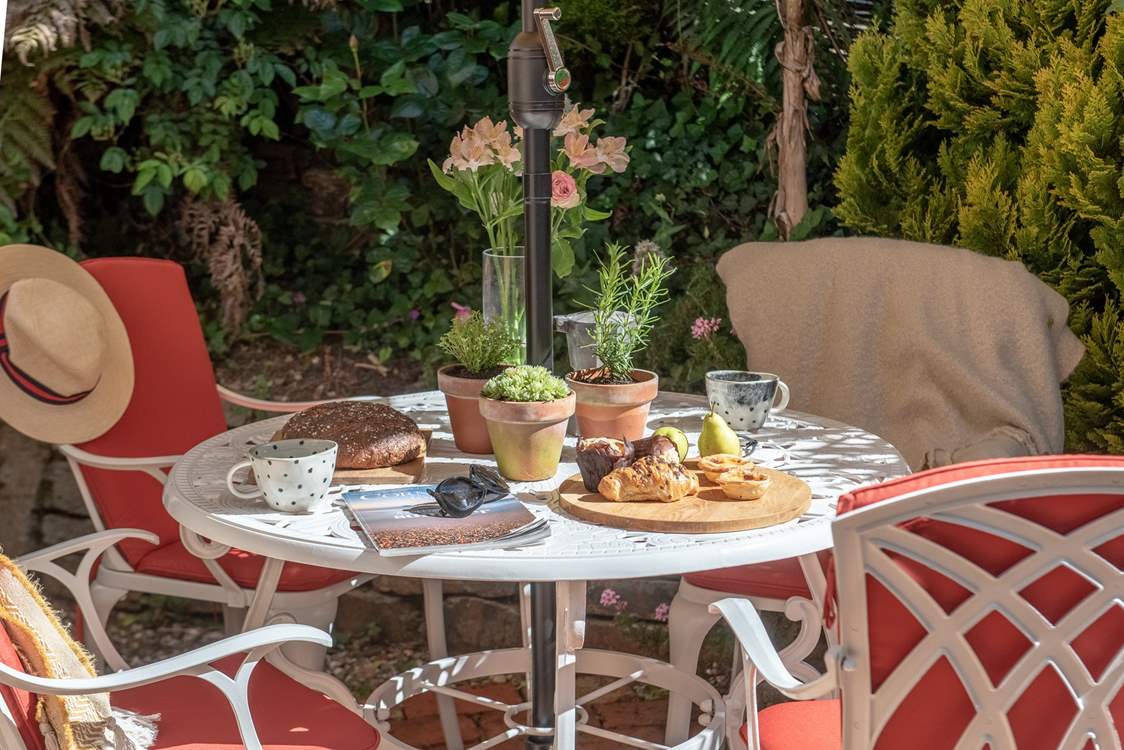 Enjoy breakfast in the sun.