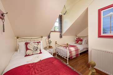 The twin room is very pretty.