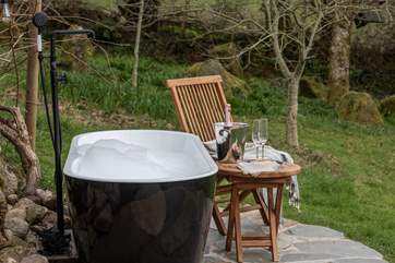 Pour yourself a glass of bubbles and enjoy a moment of peace in nature's paradise.