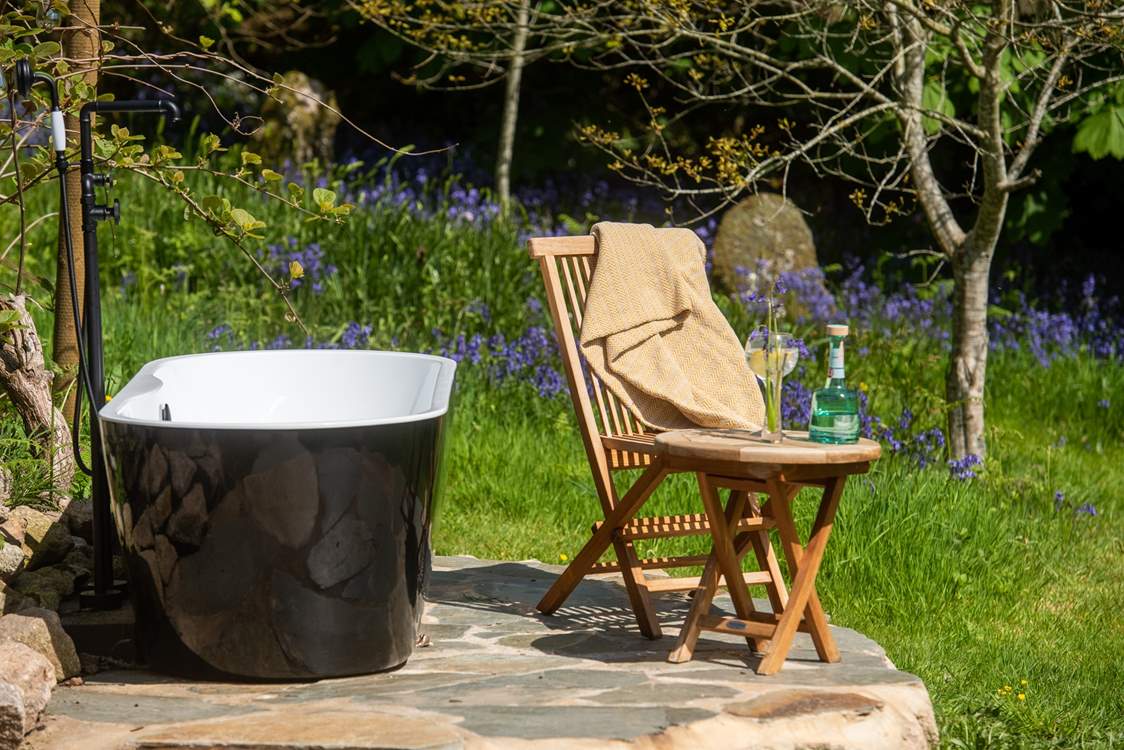 The outdoor bath is the most heavenly addition to this hidden haven. Al fresco bathing never looked so good