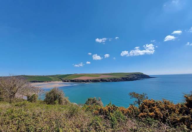 The South West Coast Path offers the perfect walking opportunity with views and scenery to delight the senses!